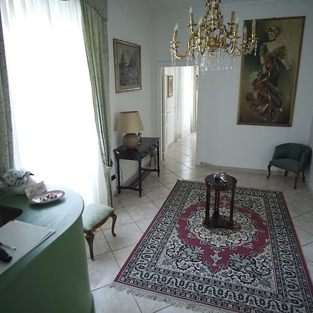 לינה וארוחת בוקר קאסרטה La Piccola Reggia מראה חיצוני תמונה