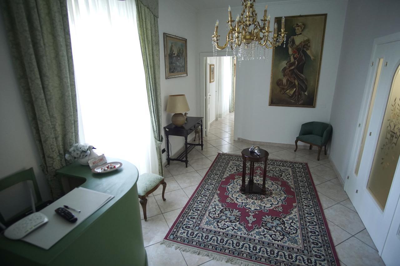 לינה וארוחת בוקר קאסרטה La Piccola Reggia מראה חיצוני תמונה